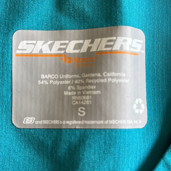 Sketchers women’s scrub top - Picture 3 of 5